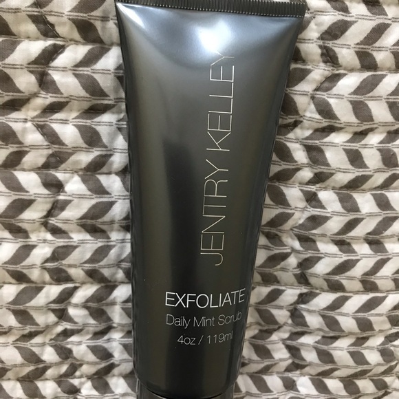 Jentry Kelley Daily Mint Exfoliate Scrub - Picture 4 of 5